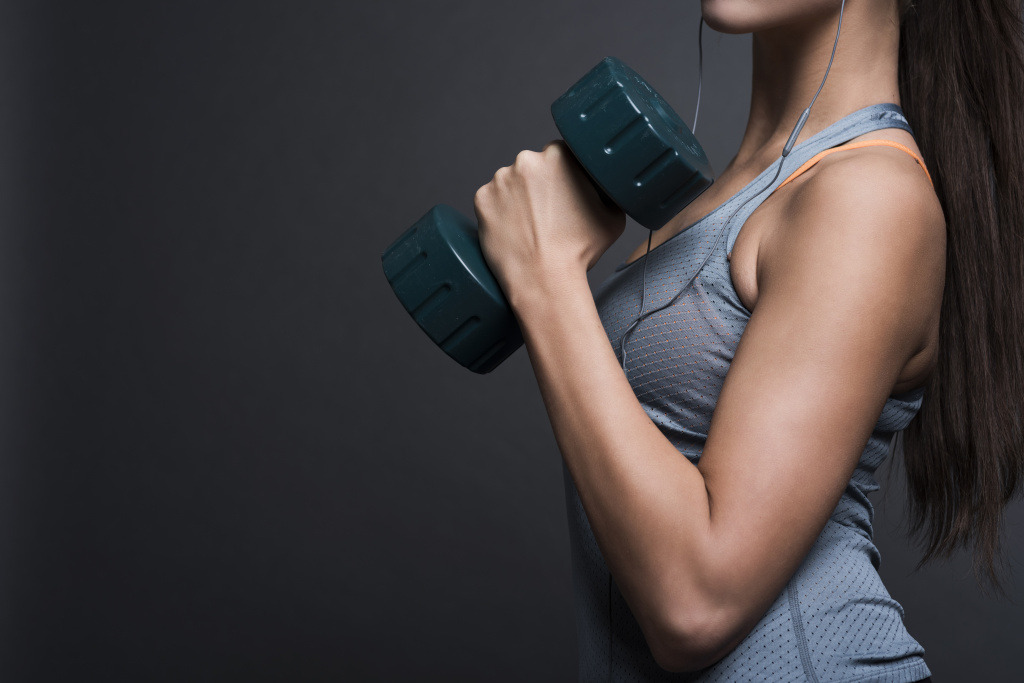 brunette-woman-wearing-sport-clothes.jpg brunette-woman-wearing-sport-clothes.jpg